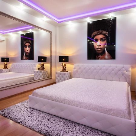 Premium Jacuzzi Apartment Клайпеда Экстерьер фото