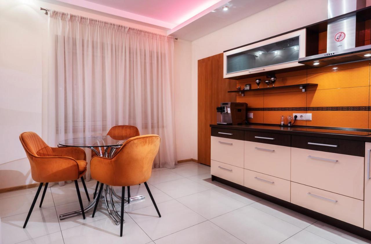 Premium Jacuzzi Apartment Клайпеда Экстерьер фото
