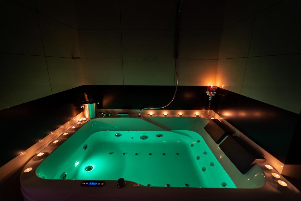 Premium Jacuzzi Apartment Клайпеда Экстерьер фото