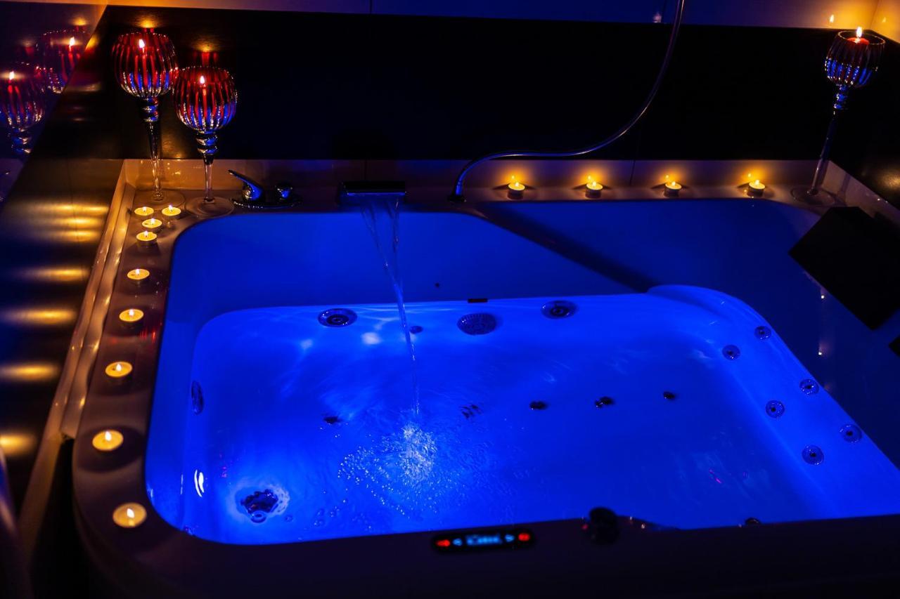 Premium Jacuzzi Apartment Клайпеда Экстерьер фото